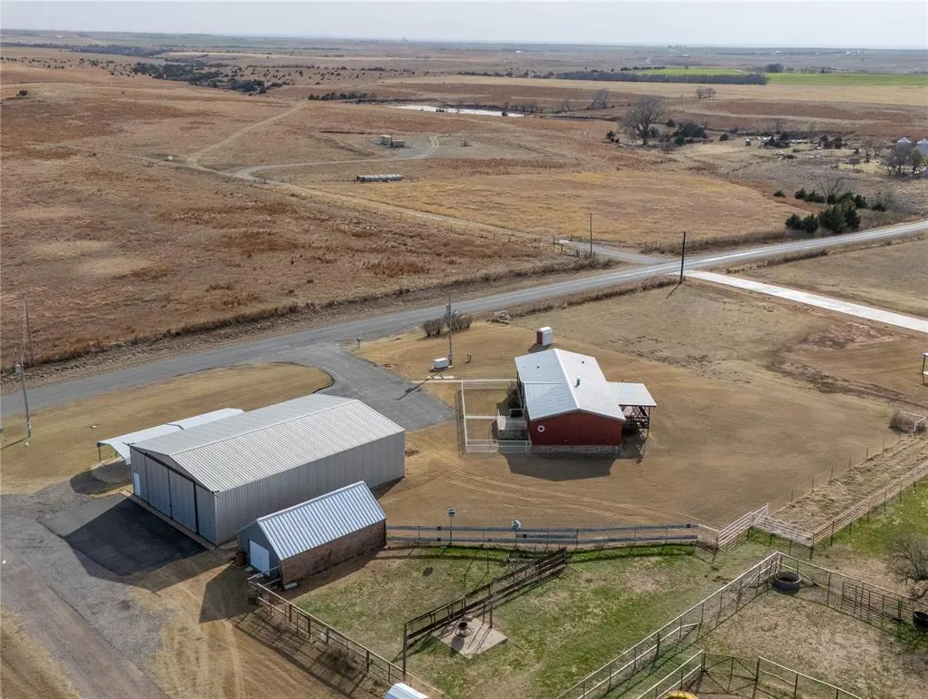 Photo 2 — 24079 E 1070 Road, Weatherford, OK 73096