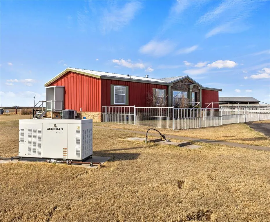 Photo 6 — 24079 E 1070 Road, Weatherford, OK 73096