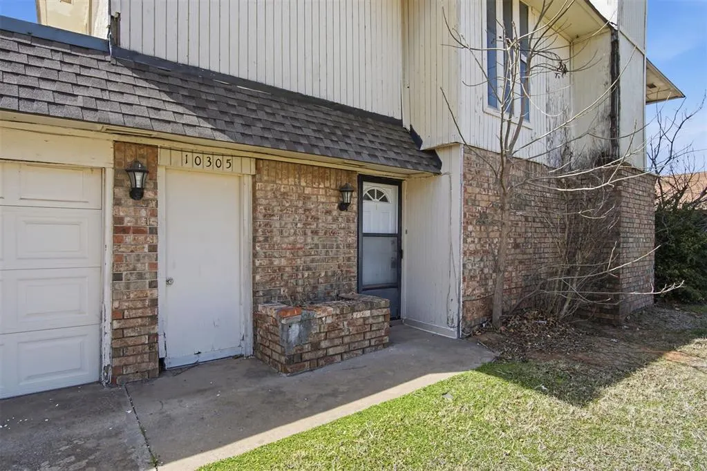 Photo 2 — 10305 Elk Canyon Road, Oklahoma City, OK 73162