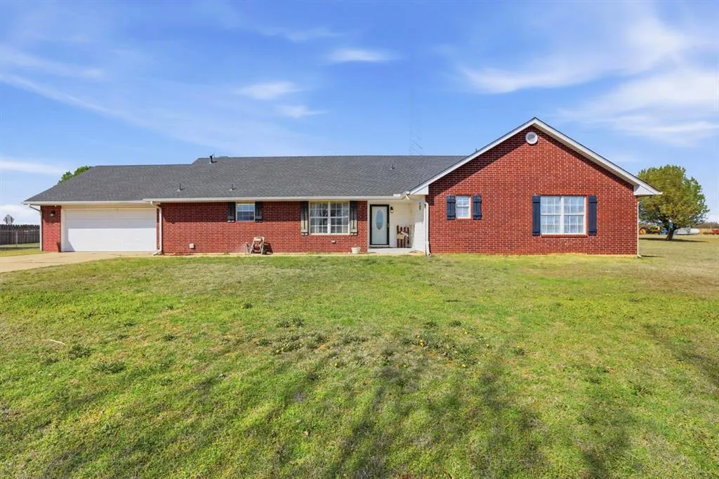 Photo 2 — 998 Garden Road, Tuttle, OK 73089