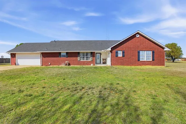 Photo 2 — 998 Garden Road, Tuttle, OK 73089