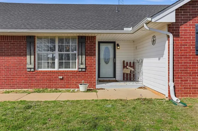 Photo 3 — 998 Garden Road, Tuttle, OK 73089