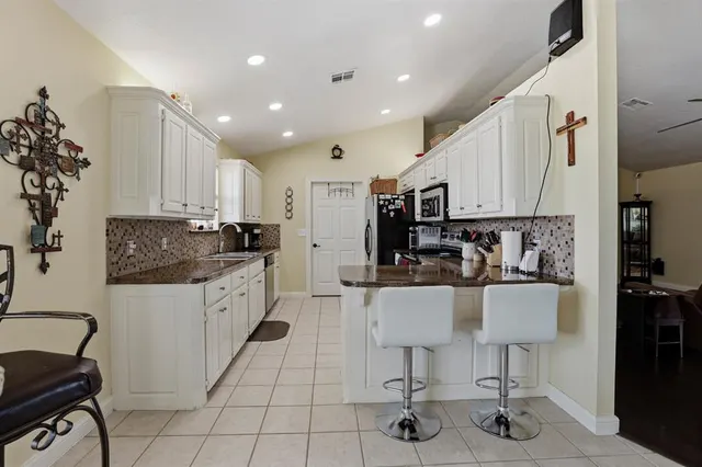 Photo 6 — 998 Garden Road, Tuttle, OK 73089