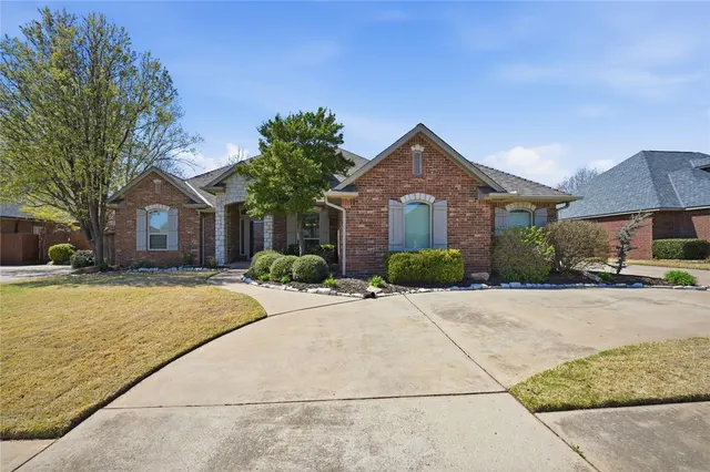 Front exterior — 14621 Lamplight Lane, Edmond, OK 73013