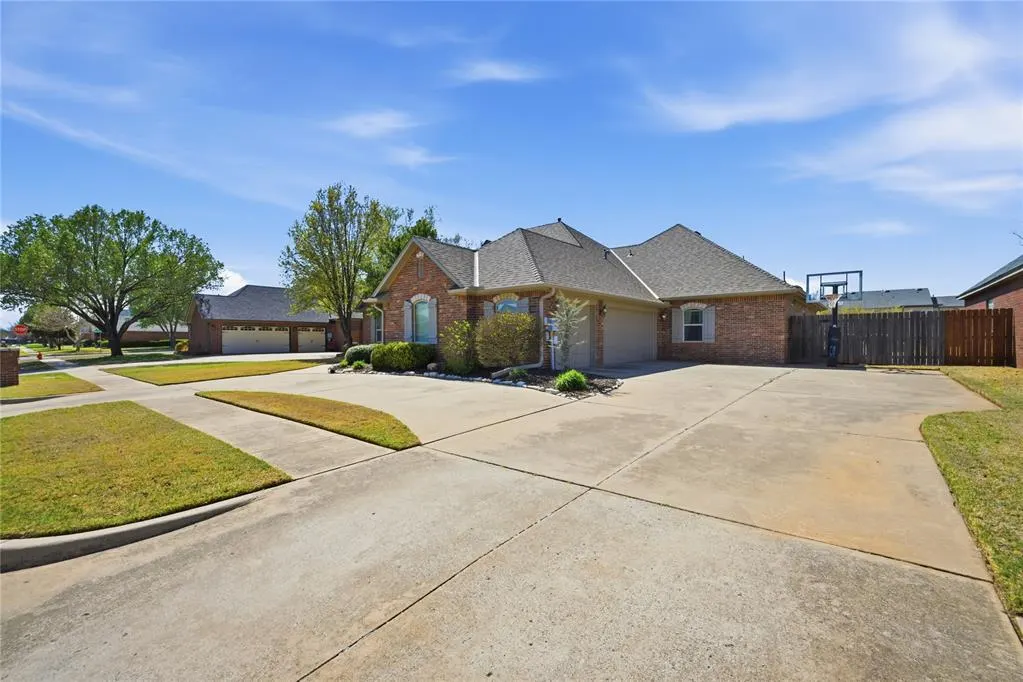Photo 4 — 14621 Lamplight Lane, Edmond, OK 73013