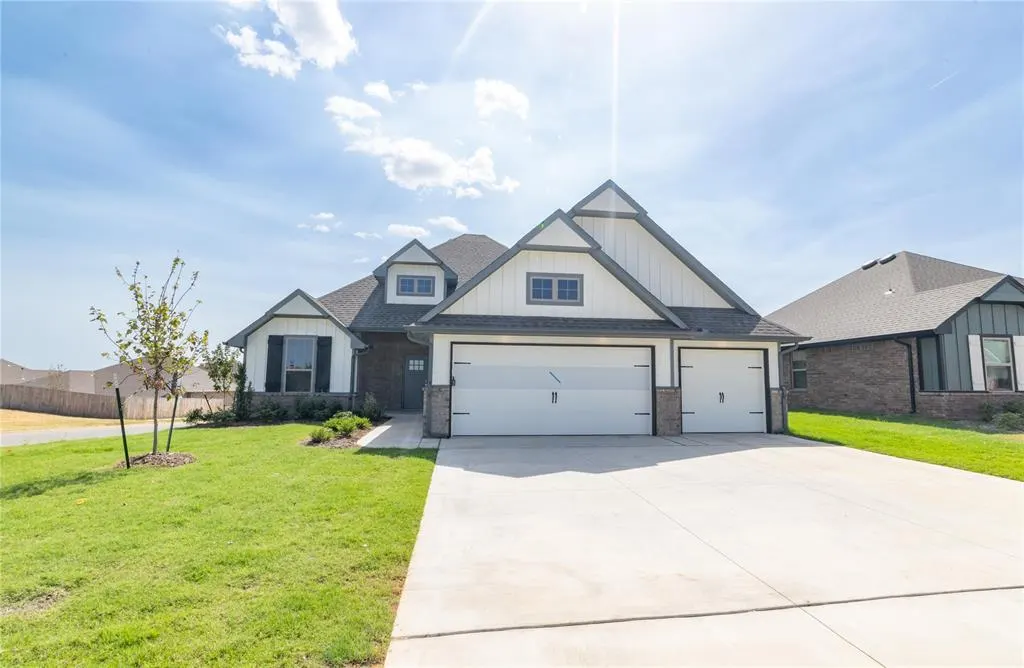 Photo 2 — 13040 NE 9th Street, Choctaw, OK 73020