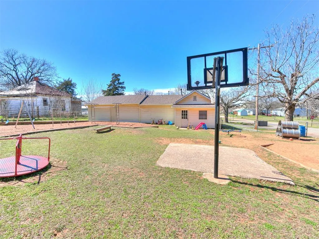 Photo 43 — 602 Dogwood Avenue, Wellston, OK 74881