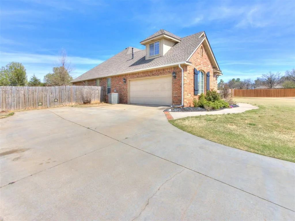 Photo 3 — 17215 Seaman Drive, Choctaw, OK 73020