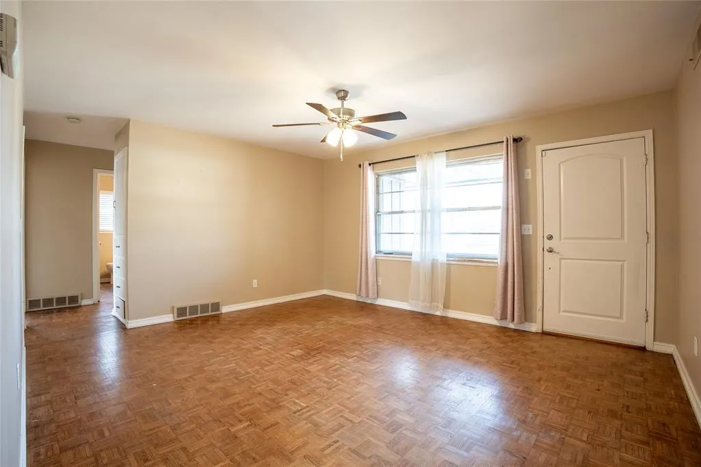 Photo 2 — 6904 NW 60th Drive, Bethany, OK 73008