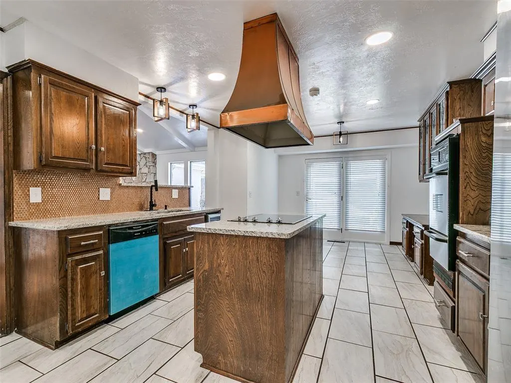 Photo 23 — 11217 Twisted Oak Road, Oklahoma City, OK 73120