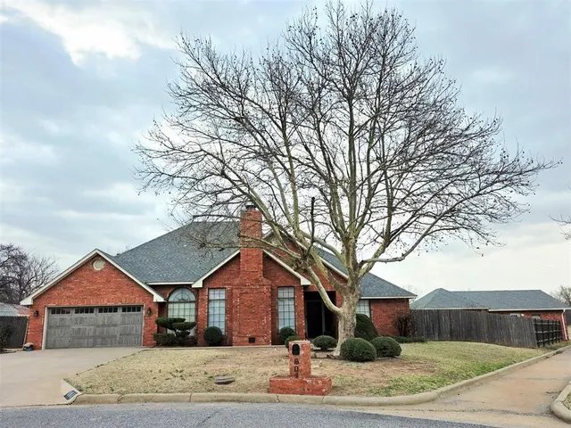 Front exterior — 604 Hayes Street, Altus, OK 73521