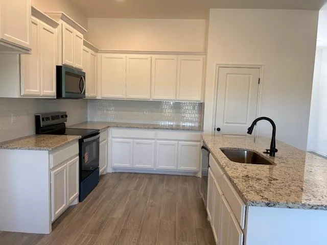 Photo 3 — 24952 Derby Way, Cashion, OK 73016