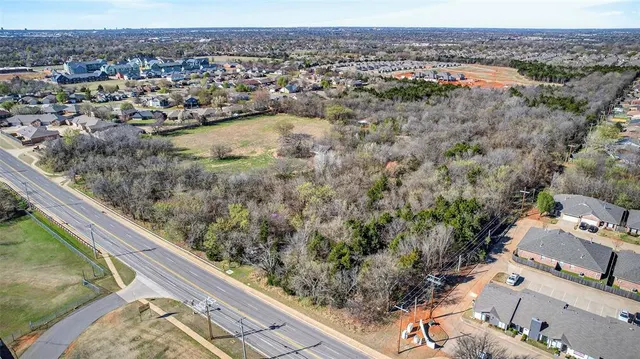 Photo 7 — 0 N Kelly Avenue Tract 1, Edmond, OK 73003
