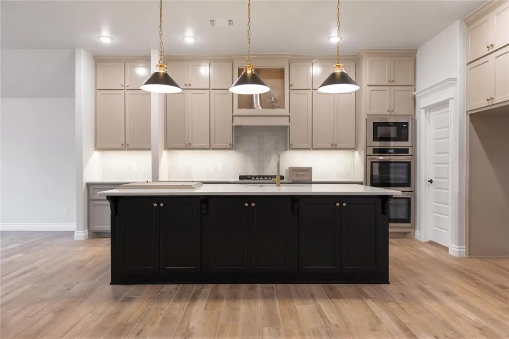 Photo 3 — 5525 Prickly Wild Way, Edmond, OK 73034