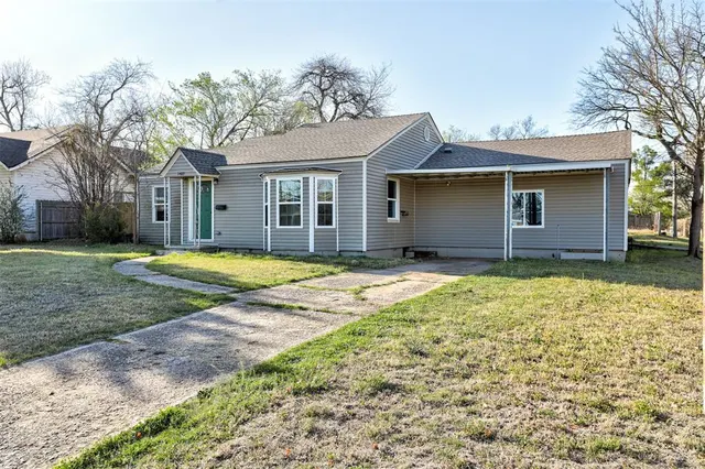 Photo 2 — 1427 W Chickasha Avenue, Chickasha, OK 73018