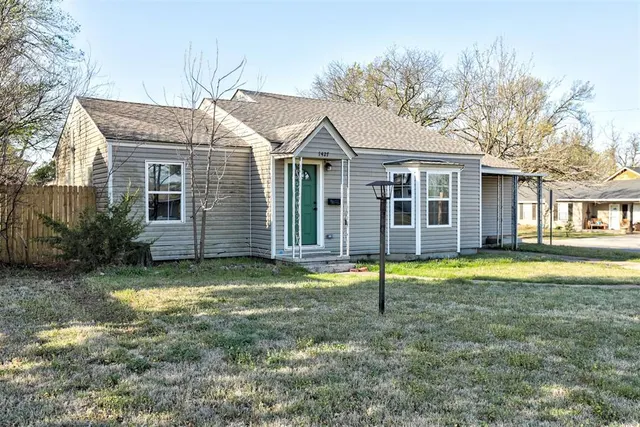 Photo 3 — 1427 W Chickasha Avenue, Chickasha, OK 73018