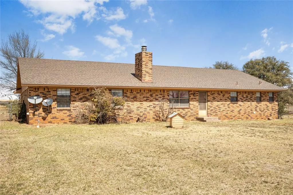 Photo 9 — 2350 Beverly Lane, Clinton, OK 73601
