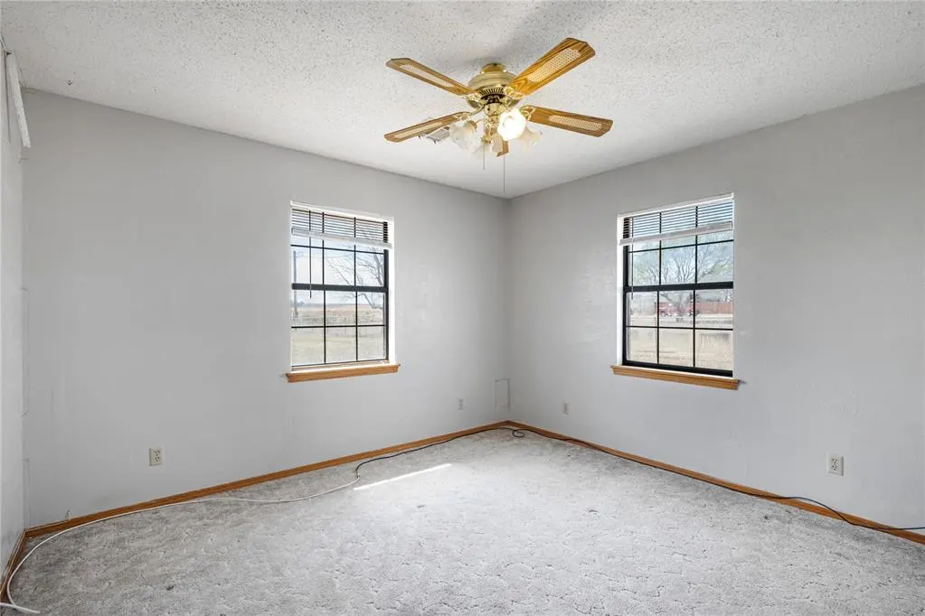Photo 11 — 2350 Beverly Lane, Clinton, OK 73601