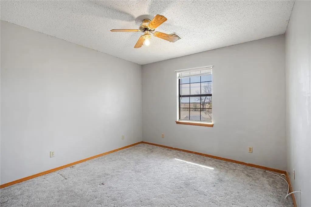 Photo 13 — 2350 Beverly Lane, Clinton, OK 73601