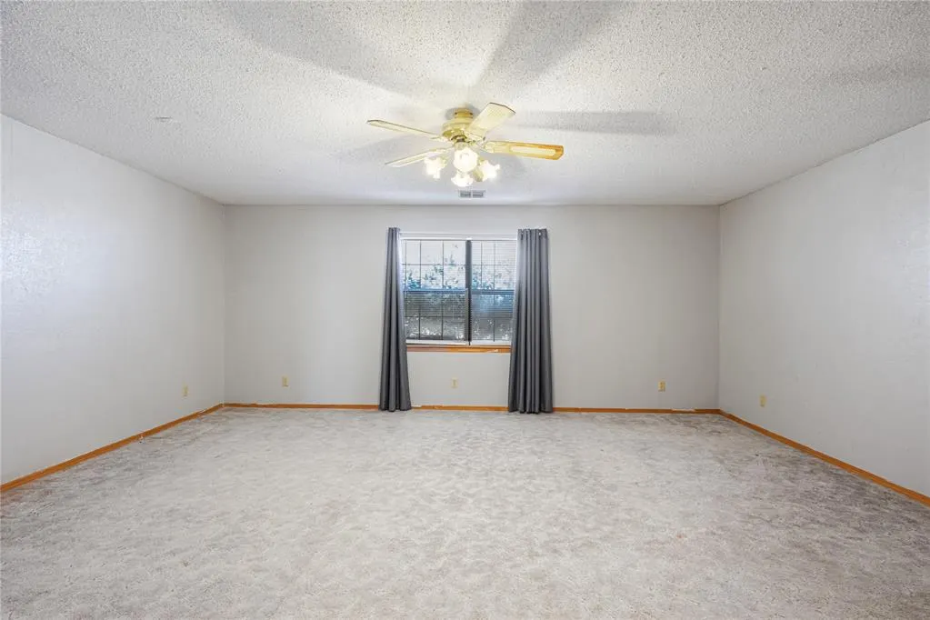 Photo 15 — 2350 Beverly Lane, Clinton, OK 73601