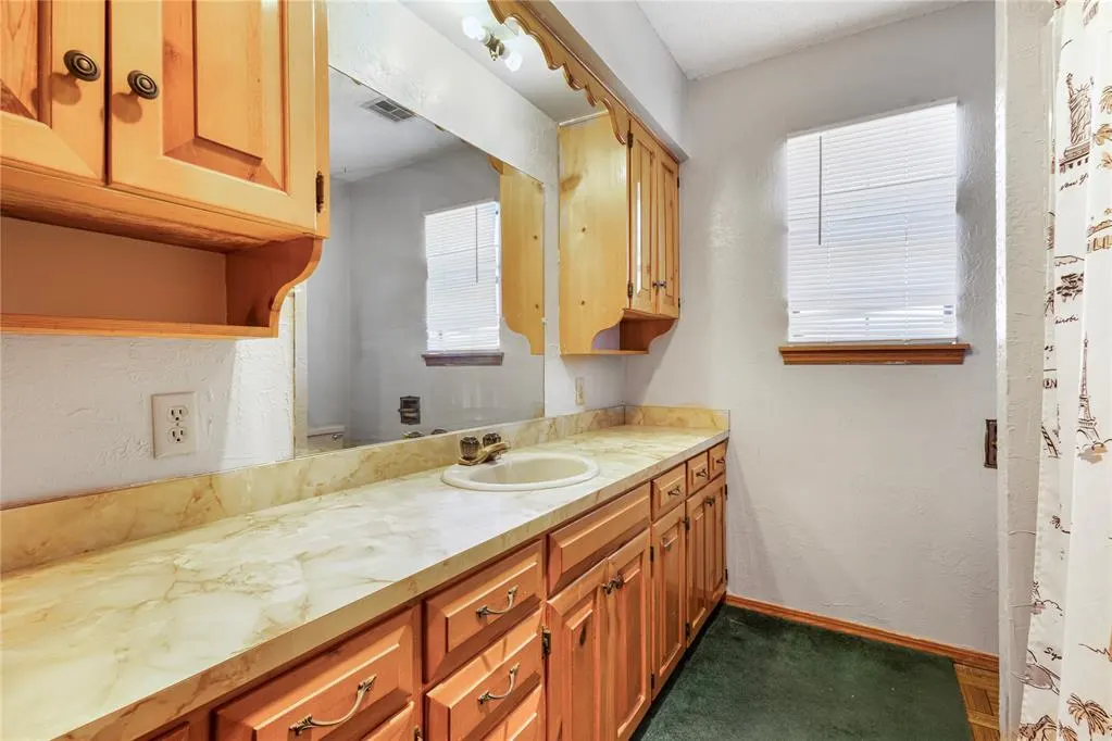 Photo 17 — 2350 Beverly Lane, Clinton, OK 73601