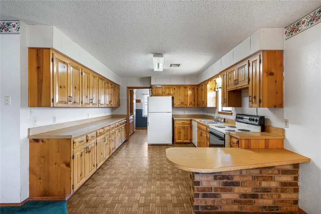 Photo 25 — 2350 Beverly Lane, Clinton, OK 73601