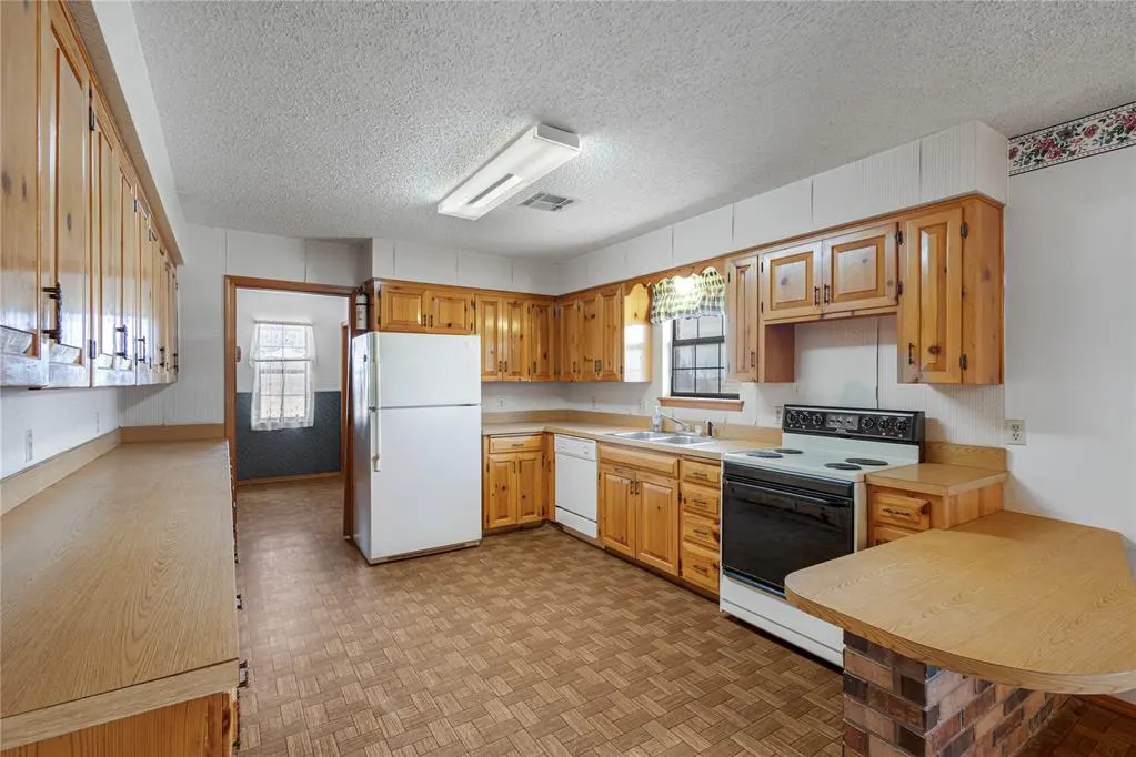 Photo 26 — 2350 Beverly Lane, Clinton, OK 73601