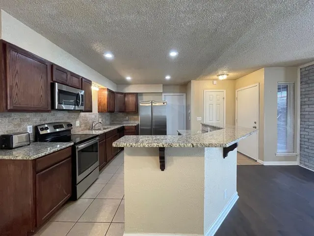 Photo 2 — 4707 Hemlock Lane, Oklahoma City, OK 73162