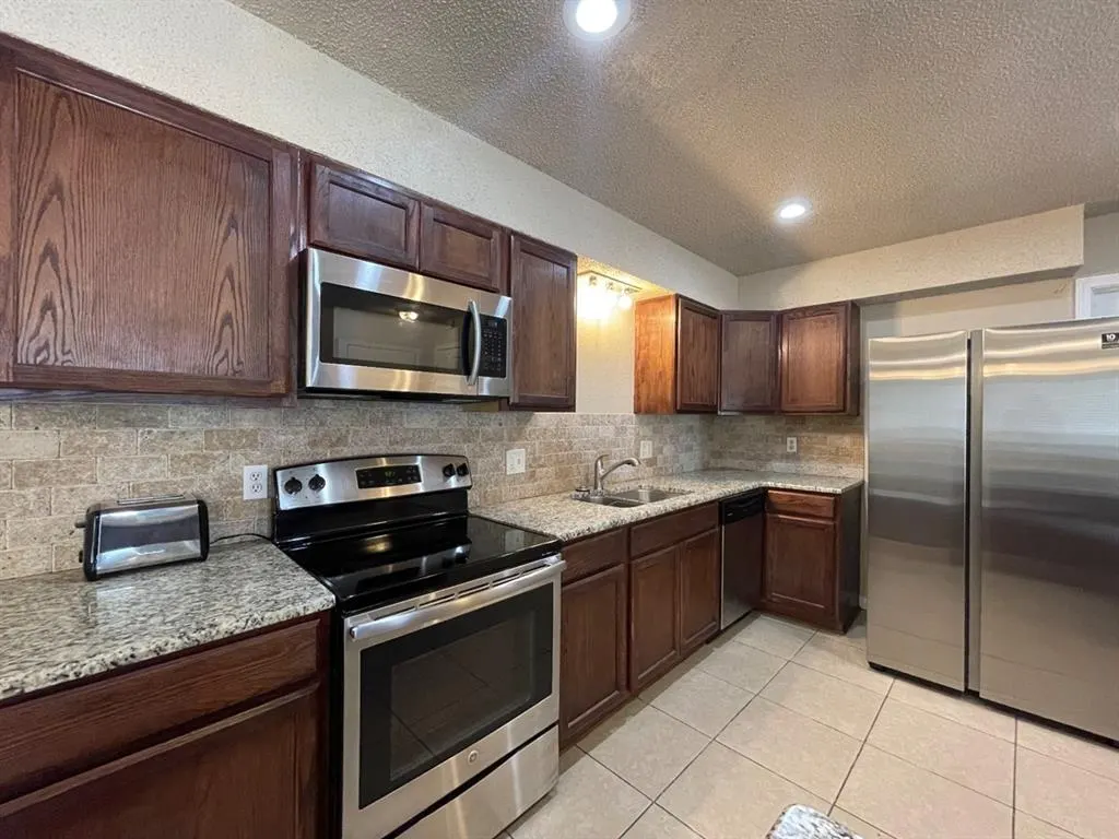 Photo 3 — 4707 Hemlock Lane, Oklahoma City, OK 73162