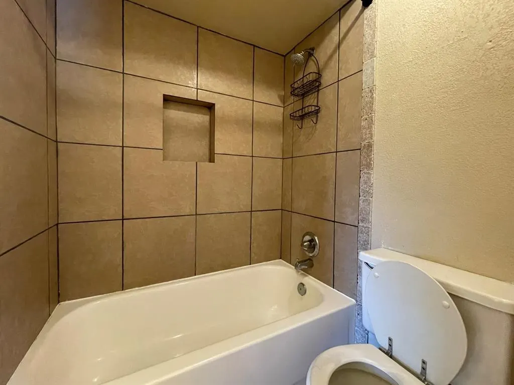 Photo 11 — 4707 Hemlock Lane, Oklahoma City, OK 73162
