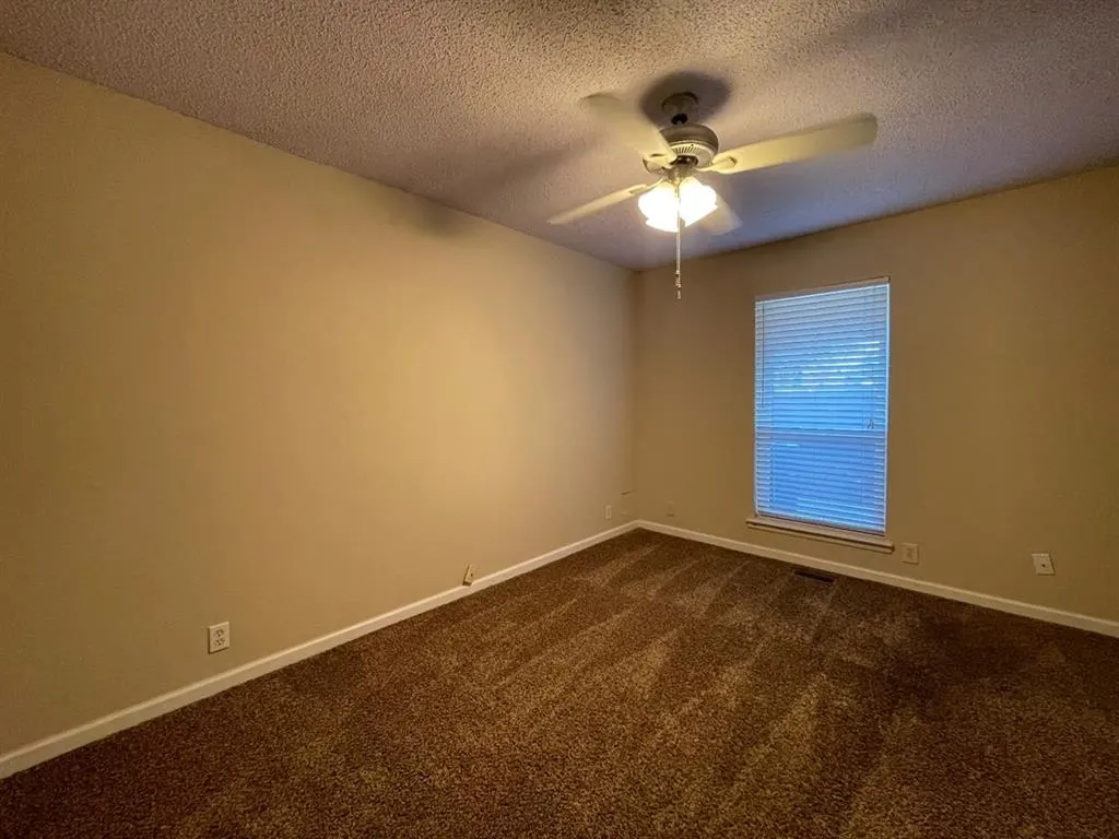 Photo 12 — 4707 Hemlock Lane, Oklahoma City, OK 73162