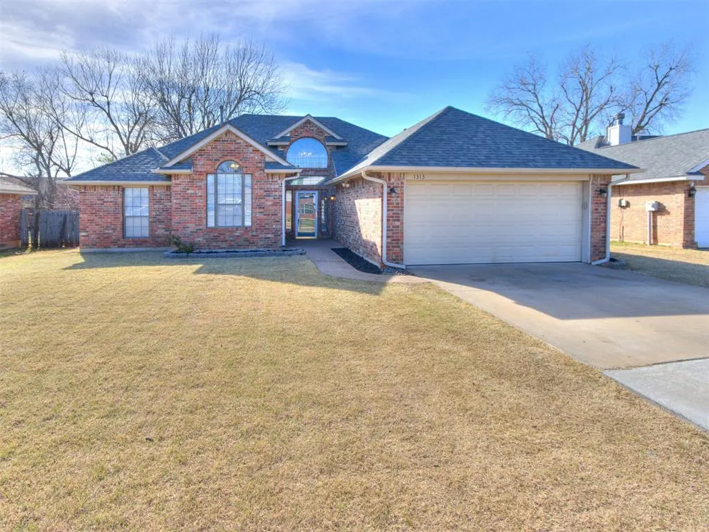 Photo 2 — 1313 Simon Avenue, Edmond, OK 73003
