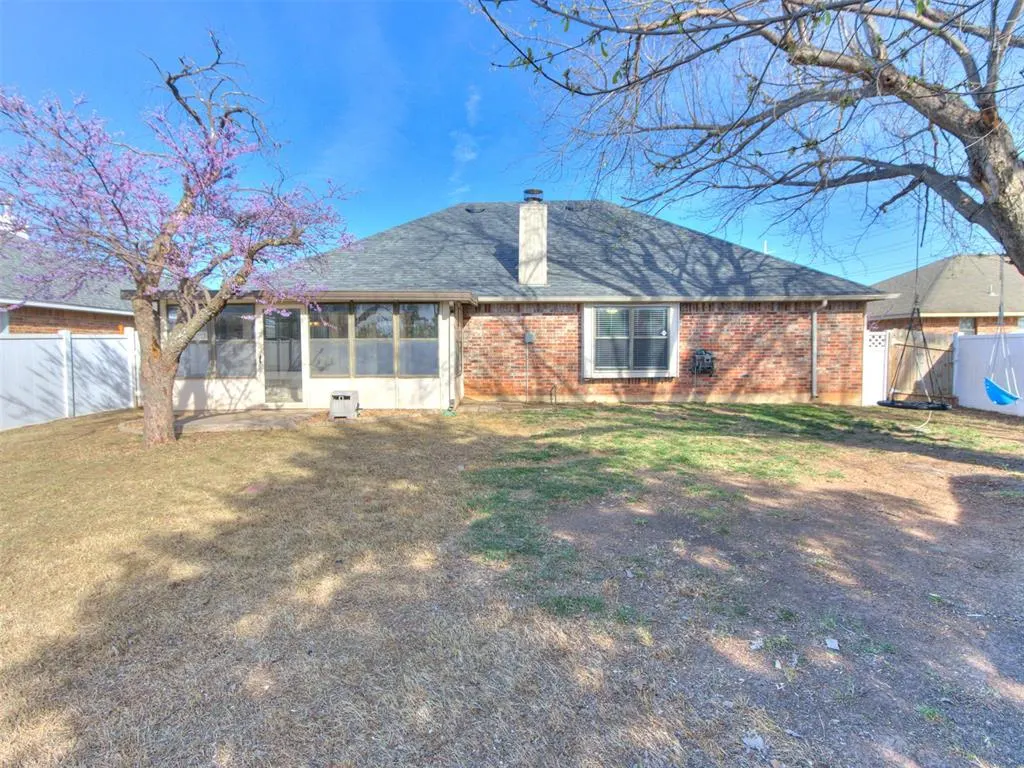 Photo 6 — 1313 Simon Avenue, Edmond, OK 73003