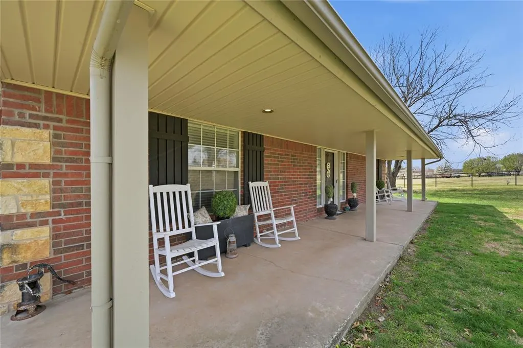 Photo 7 — 2100 SE 38th Street, Moore, OK 73160