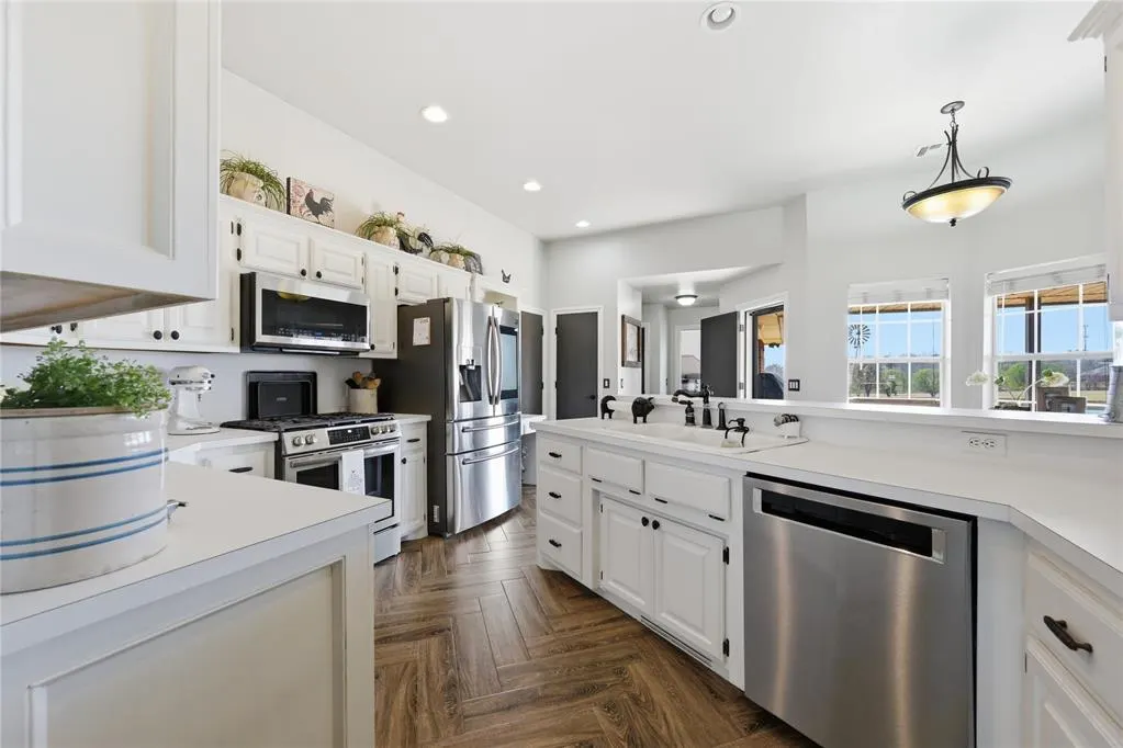 Photo 14 — 2100 SE 38th Street, Moore, OK 73160