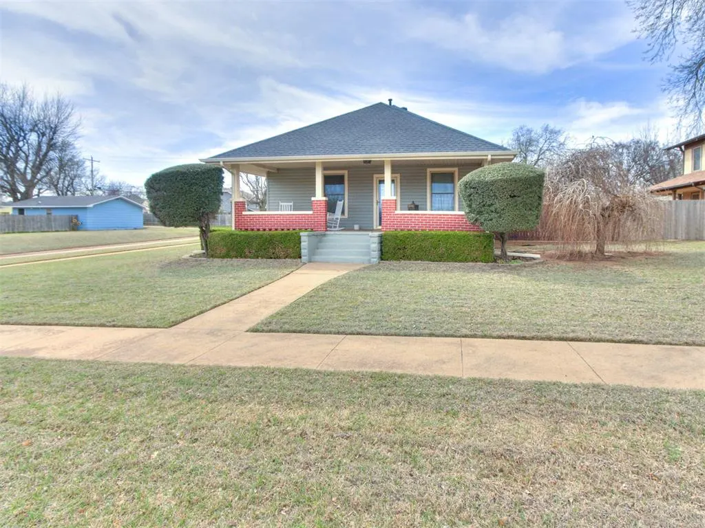 Photo 2 — 622 S Main Street, Kingfisher, OK 73750