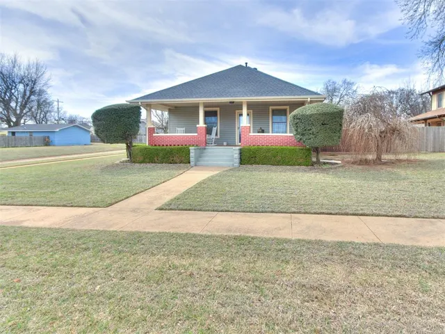 Photo 2 — 622 S Main Street, Kingfisher, OK 73750