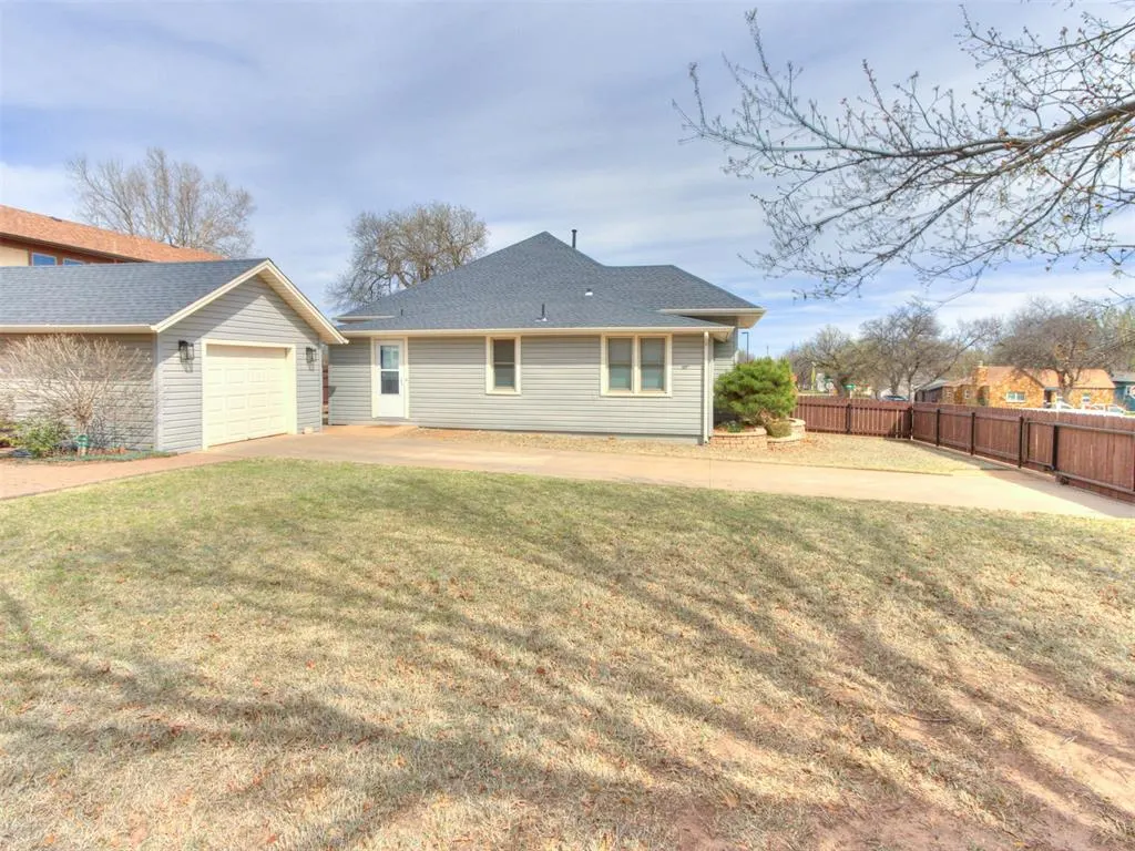 Photo 6 — 622 S Main Street, Kingfisher, OK 73750