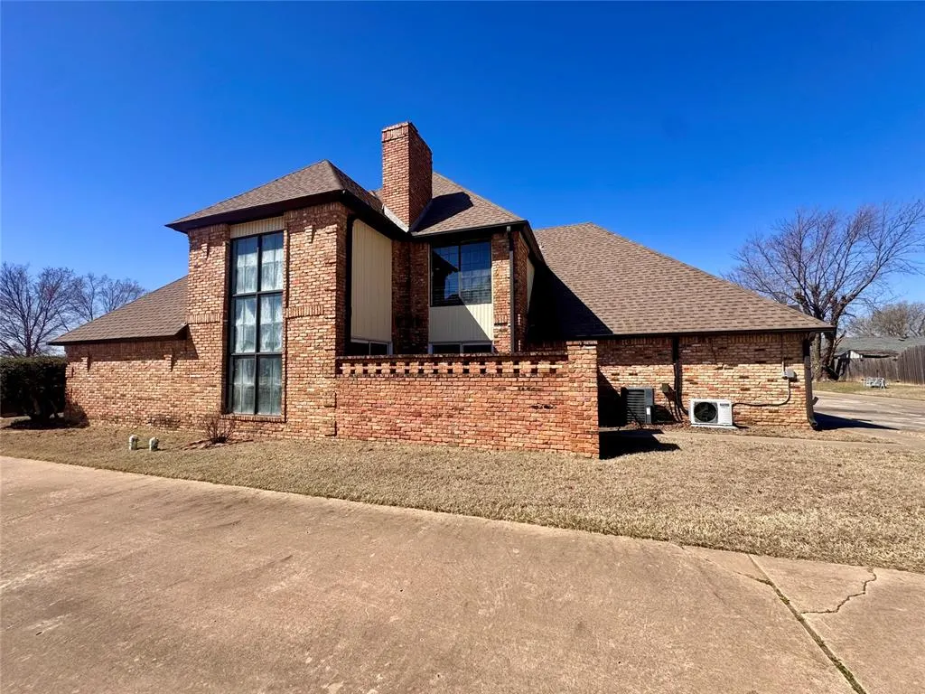 Photo 5 — 2607 N Greenbriar Place, Seminole, OK 74868