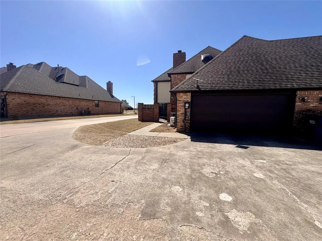 Photo 7 — 2607 N Greenbriar Place, Seminole, OK 74868