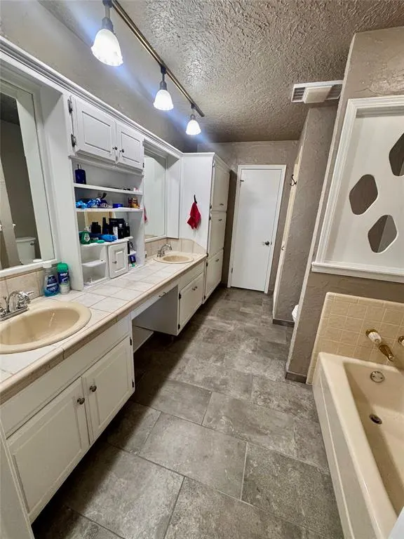 Photo 28 — 2607 N Greenbriar Place, Seminole, OK 74868