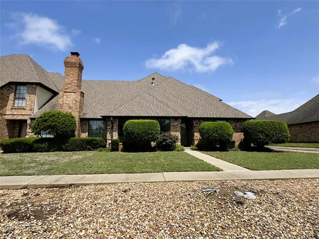 Photo 2 — 2607 N Greenbriar Place, Seminole, OK 74868