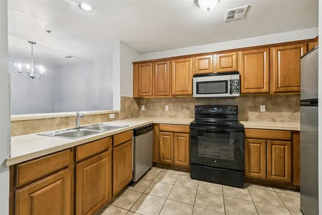 Photo 7 — 2622 Featherstone Road C, Oklahoma City, OK 73120