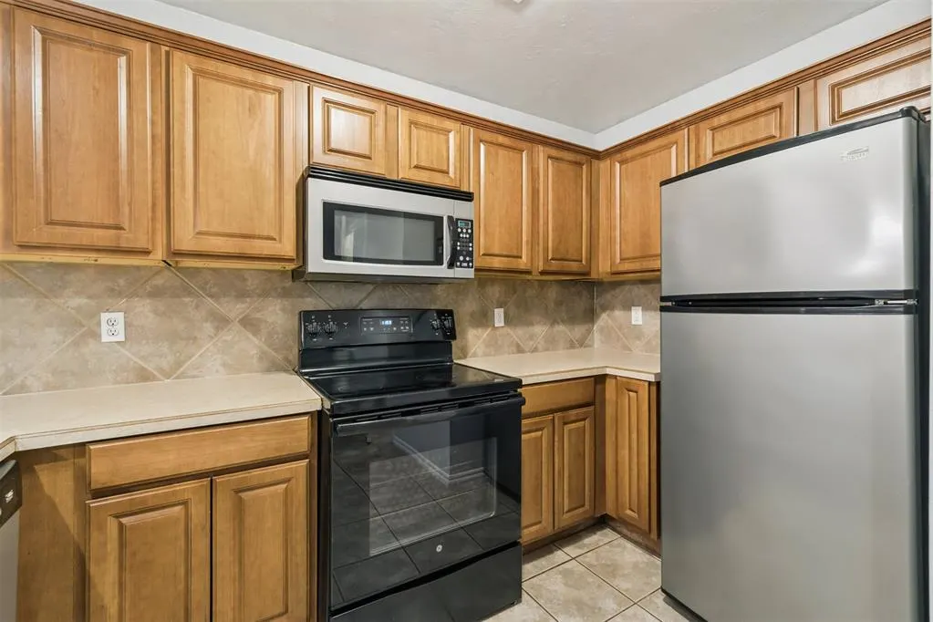 Photo 8 — 2622 Featherstone Road C, Oklahoma City, OK 73120