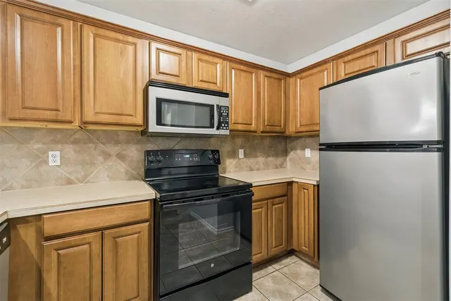 Photo 8 — 2622 Featherstone Road C, Oklahoma City, OK 73120