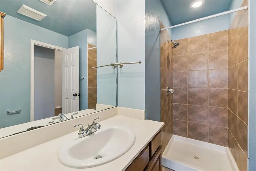 Photo 11 — 2622 Featherstone Road C, Oklahoma City, OK 73120