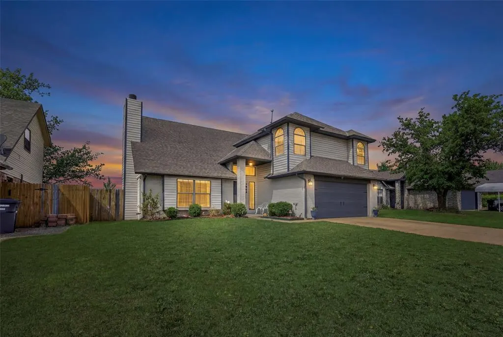 Front exterior — 2605 Amber Street, Moore, OK 73160