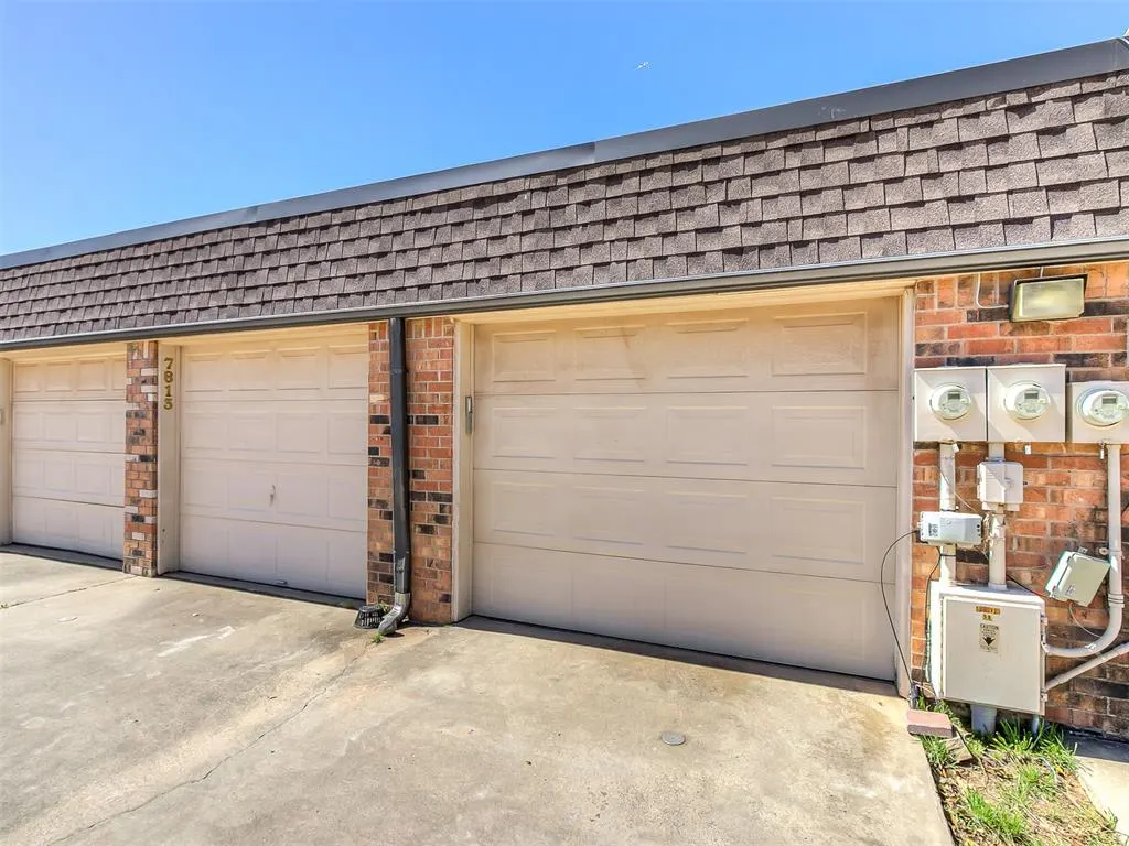 Photo 4 — 7813 Old Hickory Lane, Oklahoma City, OK 73116