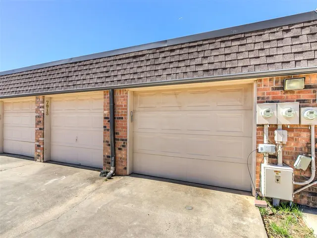 Photo 4 — 7813 Old Hickory Lane, Oklahoma City, OK 73116