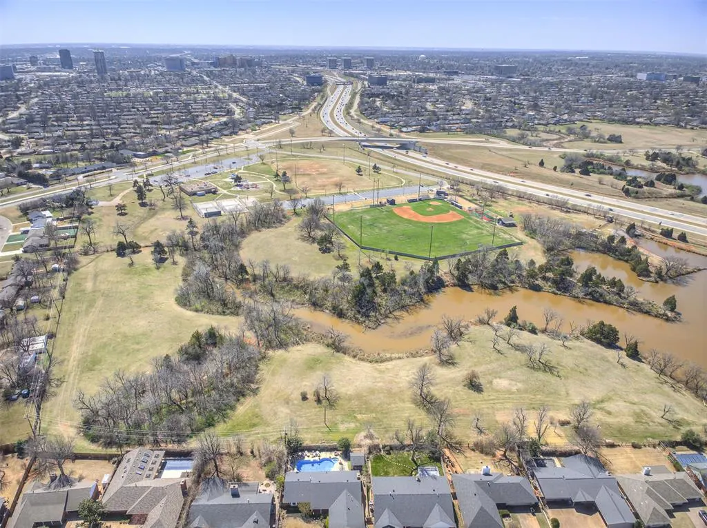 Photo 8 — 7813 Old Hickory Lane, Oklahoma City, OK 73116